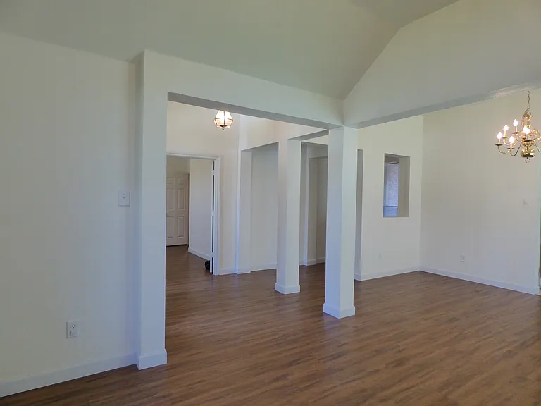3904 Valez Dr — Photo 5