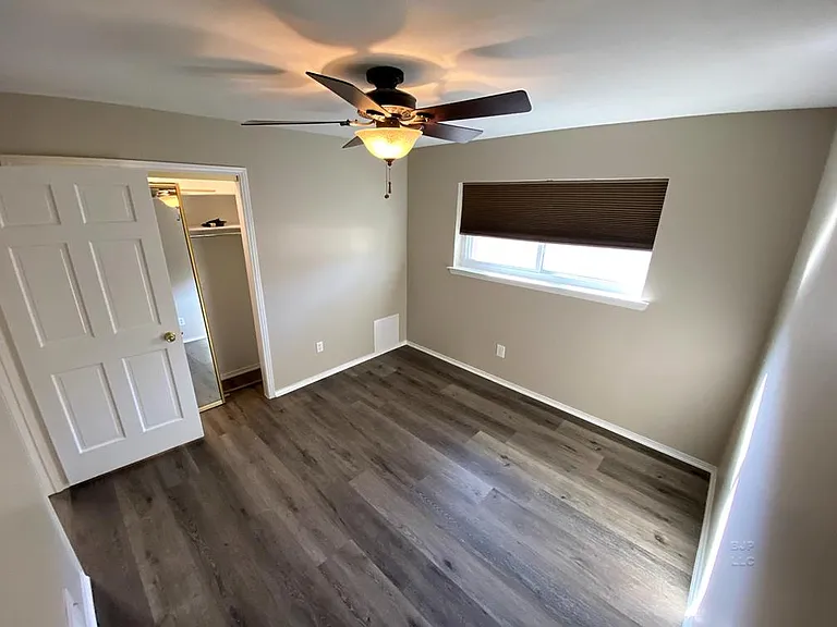 Middle bedroom