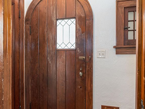 2nd image of 542 Woodrow Ave