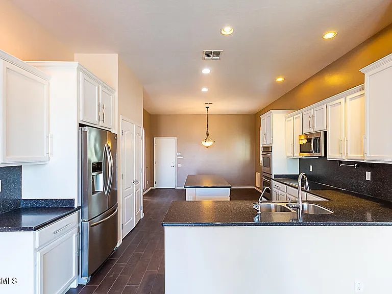 642 E Torrey Pines Pl — Photo 12