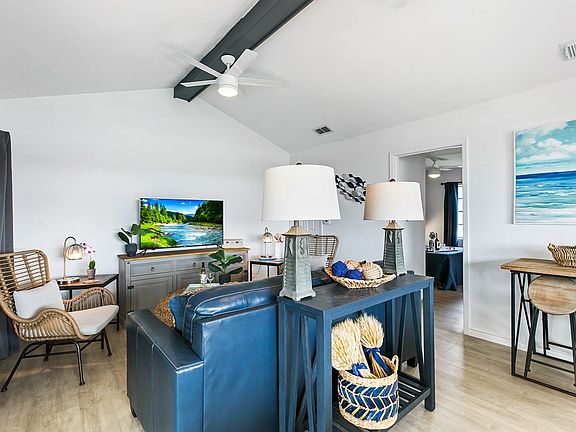 5th image of 113 W Sunny Isle Dr #1