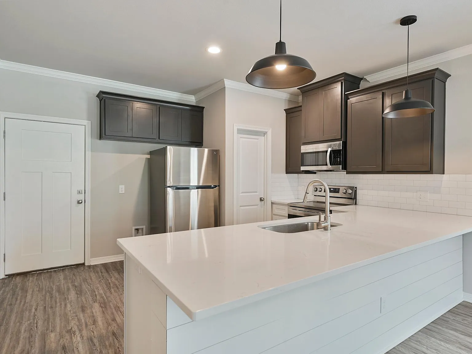 8 bed, 8.5 bath, 3033 sqft, $9,600 — Photo 4