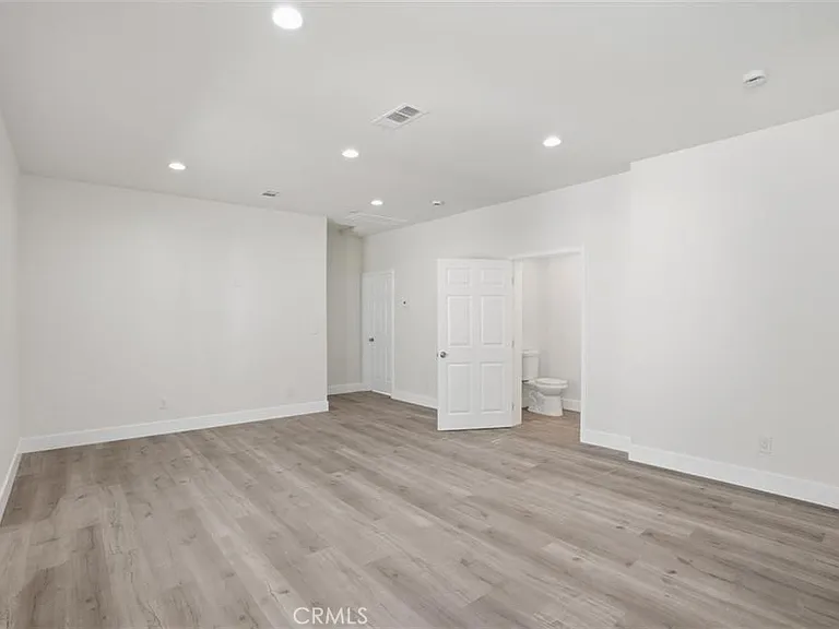 19258 Strathern St — Photo 32