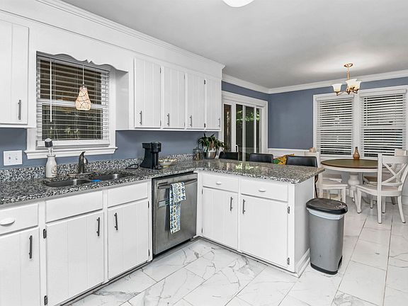 4th image of 330 Cockspur Rd