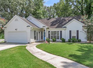 102 Castlebury Dr, Goose Creek, SC 29445