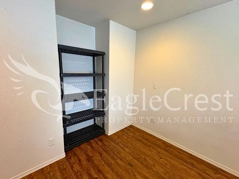 216 N Park St — Photo 40