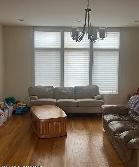 27 Richmond Ave — Photo 2