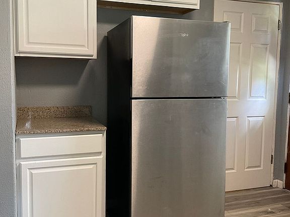 5th image of 105 S 33rd St #105
