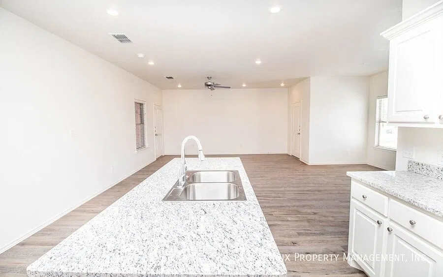 3 bedroom/ 2 bath For Rent in Lubbok | Frenship ISD | Pet Friendly | 6904 21st. St. — Photo 4