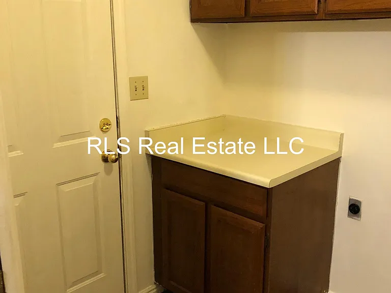 1572 E Hidden Valley Rd — Photo 8