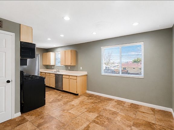 4th image of 440 S 350 E