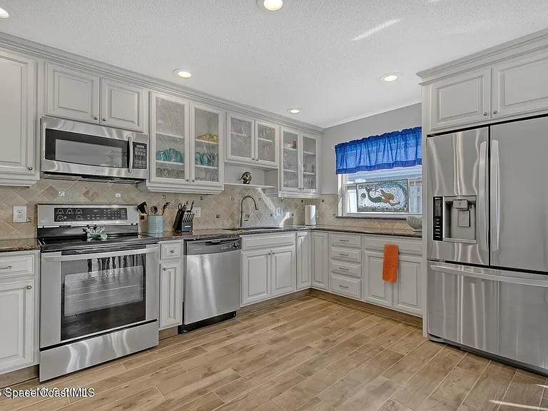 319 Dorset Dr — Photo 11