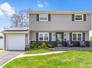 19 Tulip Dr, Old Bridge, NJ 08857