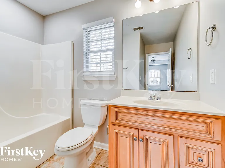290 Mill Rd — Photo 10