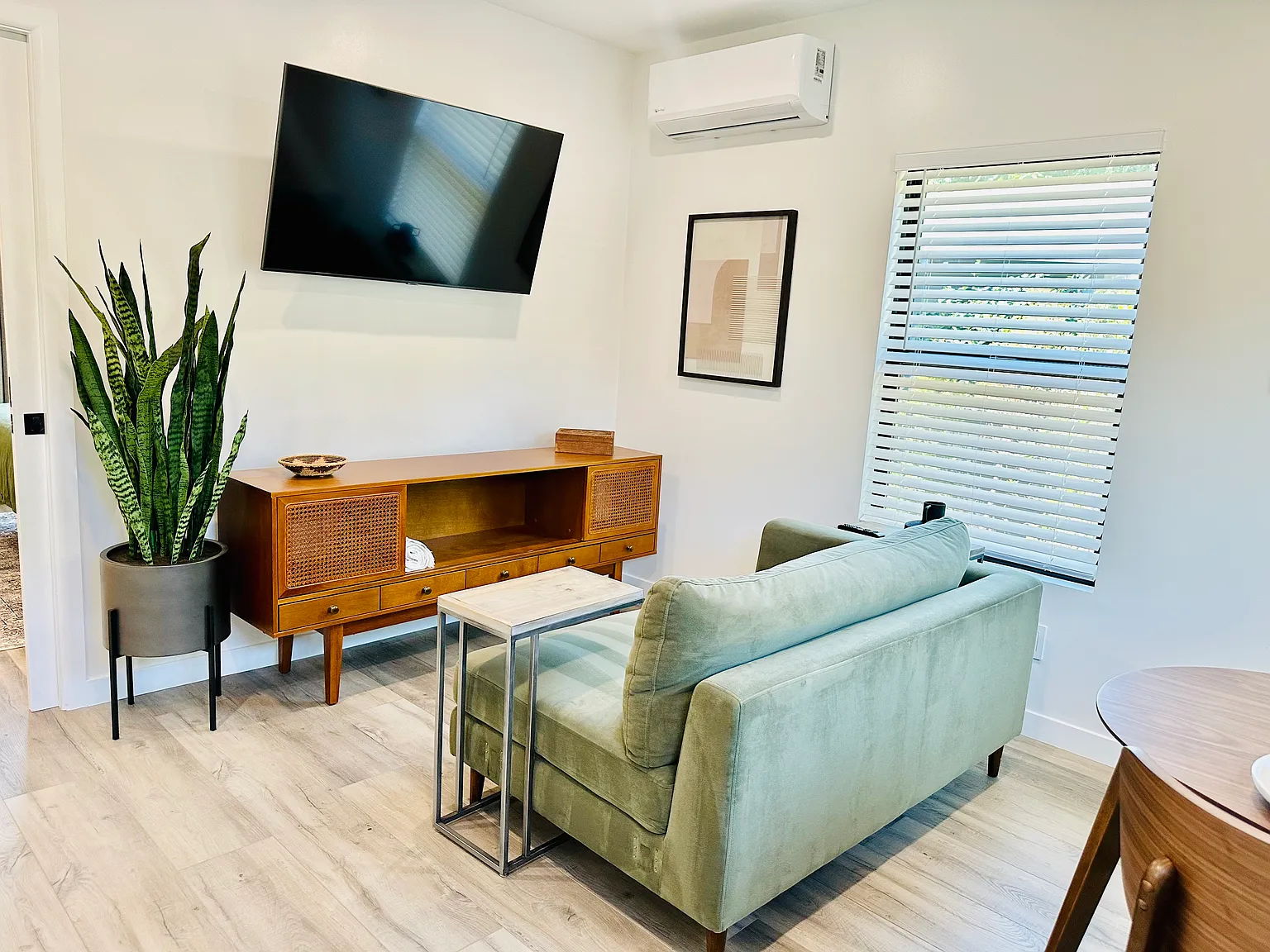 1 bed, 950 sqft, $3,500 — Photo 4
