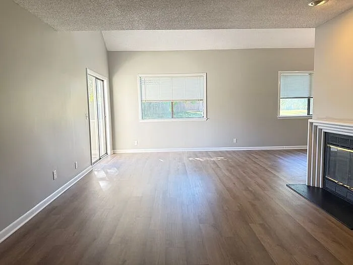 431 Belle Pointe Dr — Photo 23