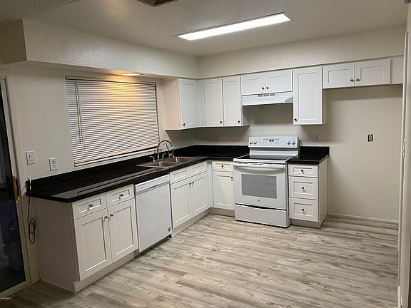 3rd image of 2216 W Obispo Ave