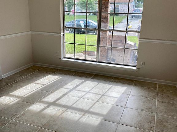 5th image of 476 Ginger Dr