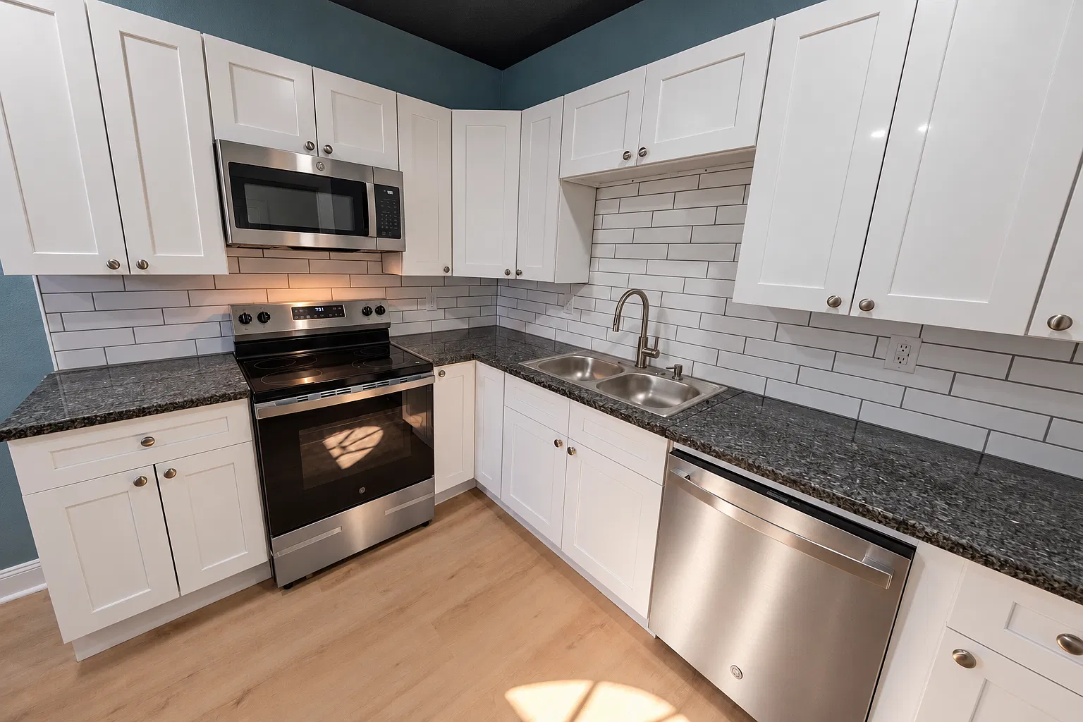 1 bed, 1070 sqft, $1,700 — Photo 2