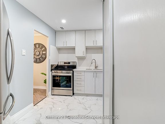 3rd image of 2001 Bonnymede Dr #15