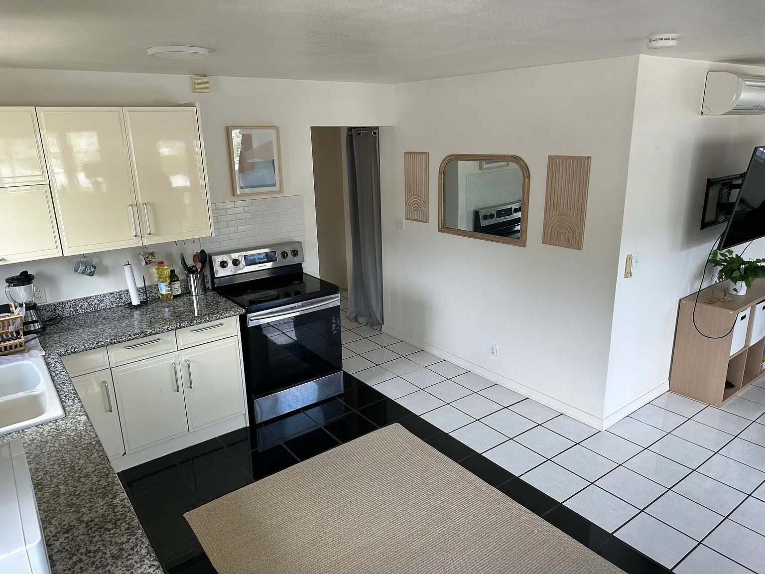 2 bed, 800 sqft, $2,600 — Photo 3