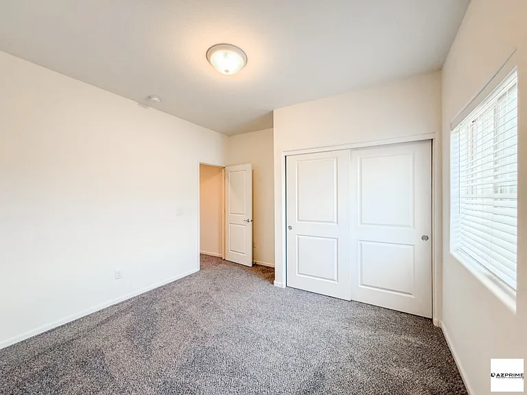 1741 W Pollack St — Photo 17