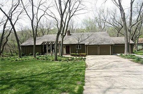 1st image of 829 Lake Forest