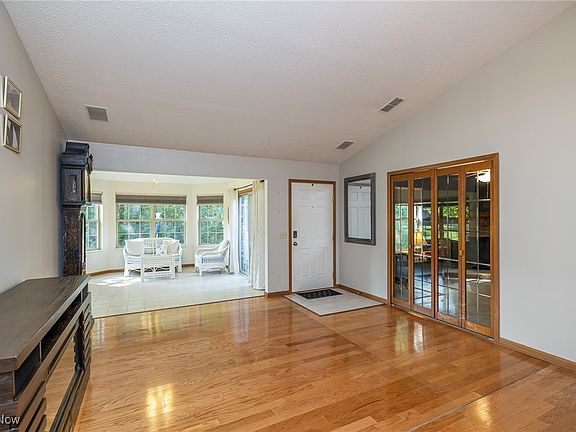 5th image of 2866 Shakespeare Ln