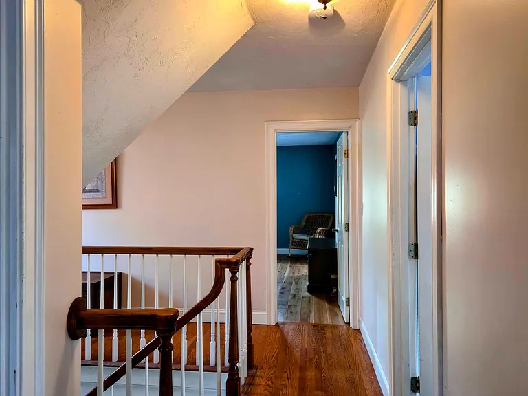 20 Hirsch Rd — Photo 10