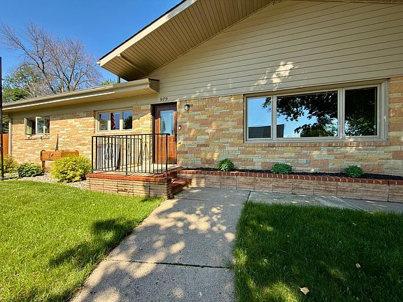 5th image of 979 S Prairie Ave