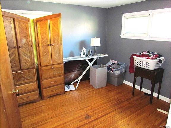 5th image of 164 Fairbanks Ave