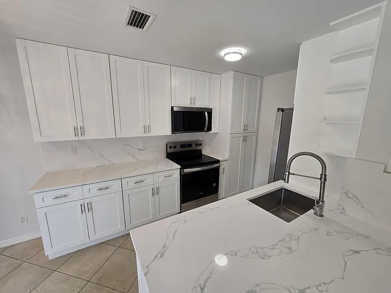 4503 NW 6th Ave — Photo 2