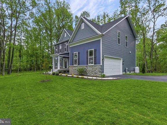3rd image of 8193 Forest Glen Dr