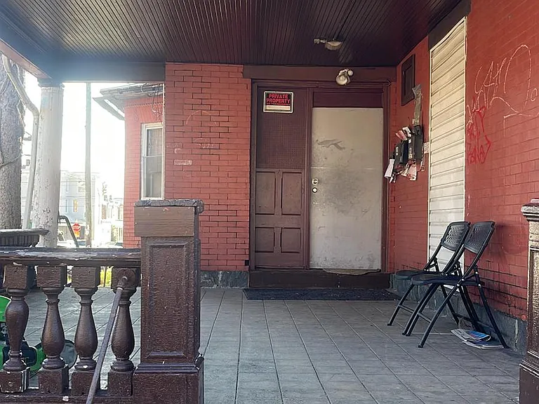 4637 porch_02082023