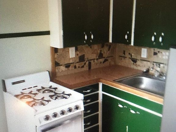 4th image of 218 N Baldwin St APT 3