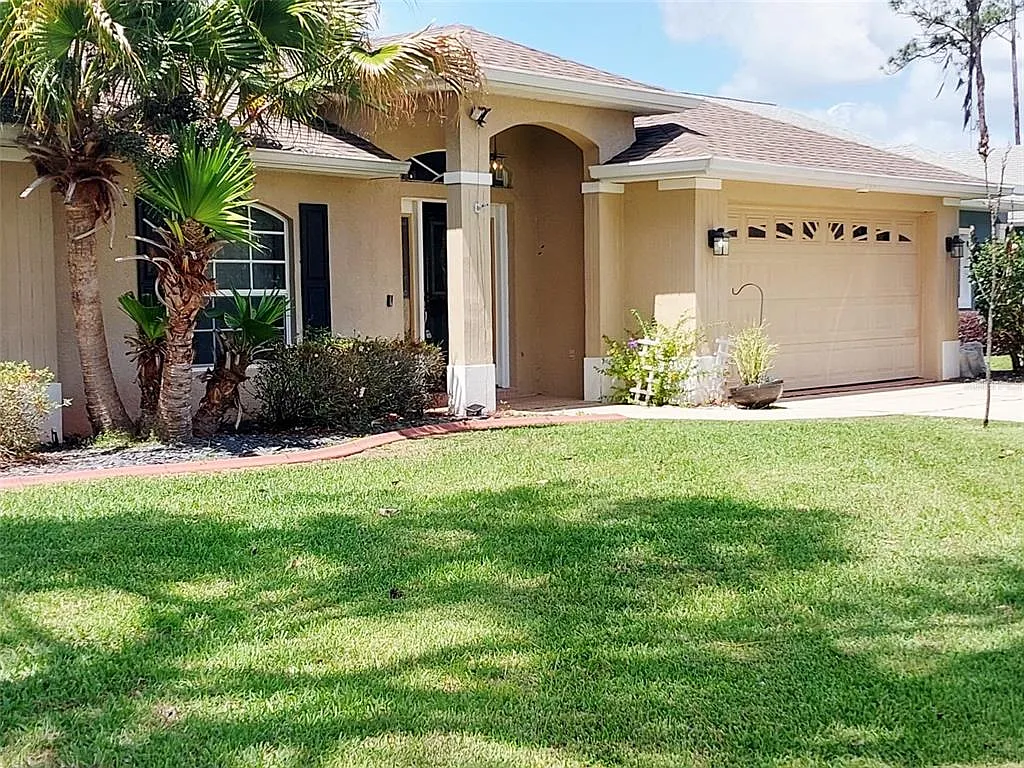 3 bed, 2.0 bath, 1796 sqft, $2,200 — Photo 1