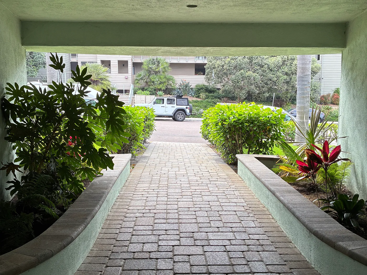 1 bed, 700 sqft, $3,100 — Photo 3