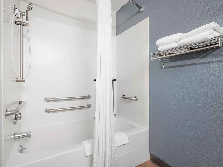 Studio Suite - 1 Queen Bed
