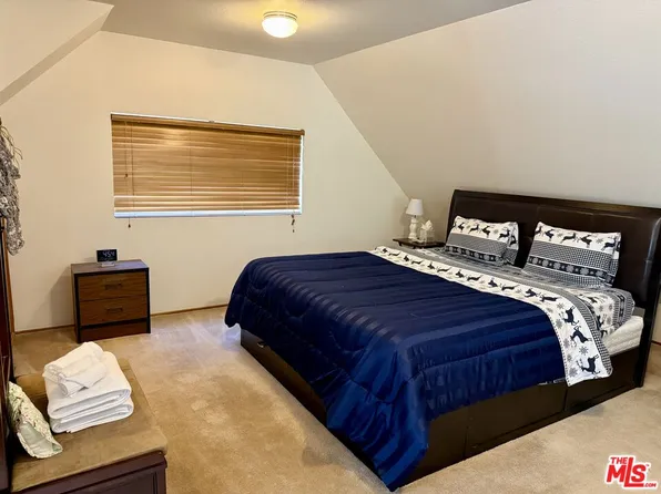 701 Pinnacle Dr, Lake Arrowhead, CA 92352