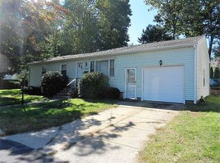 20 Davis St, West Warwick, RI 02893