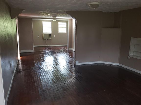 3rd image of 1942 Barkins Ave