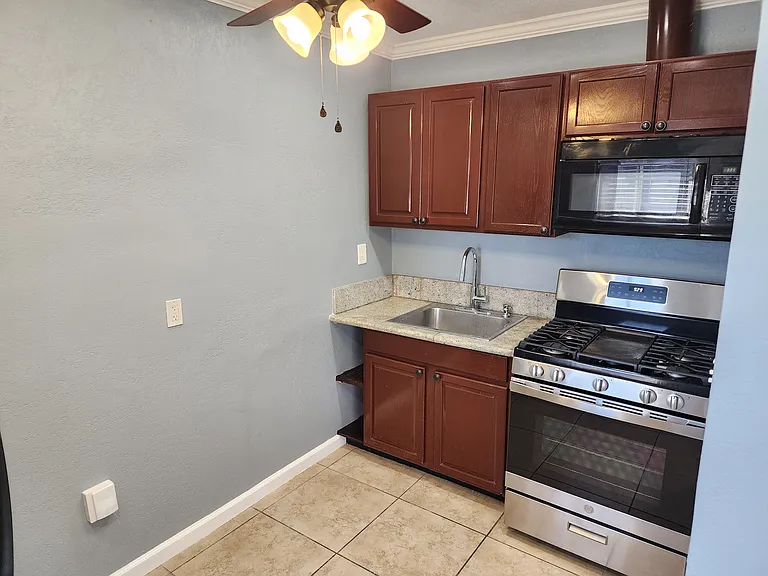 711-21 S Pine St #721 — Photo 14