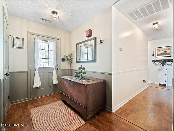 4th image of 101 Black Walnut Drive