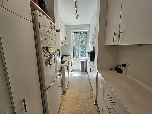 Rented by essential NEW YORK Real Estate | media 17