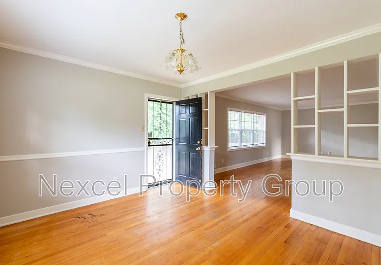 376 N Graham St — Photo 10