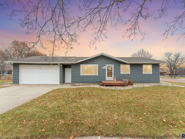 112 E Glenwood Dr, Brandon, SD 57005