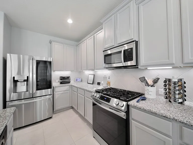 26028 Hasting Ridge Ln — Photo 8