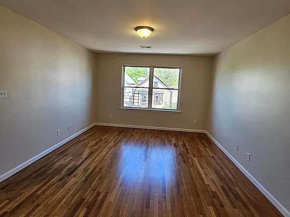 4th image of 281 S 6th St Floor 1