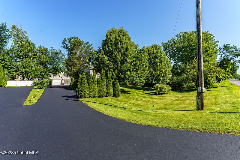 4th image of 408 New Karner Road