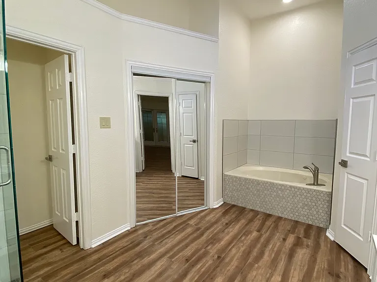 4644 Booth Dr — Photo 36